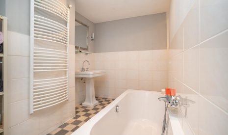 Te koop: Foto Appartement aan de Ambonstraat 28 in Alphen aan den Rijn